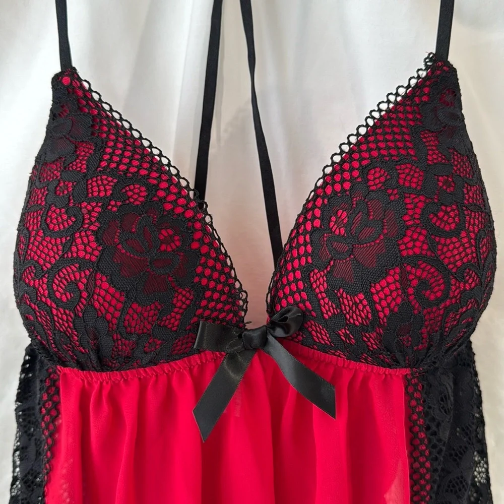 Linea Donatella Lace babydoll chemise nightgown. Poly blend. Red/black. S.